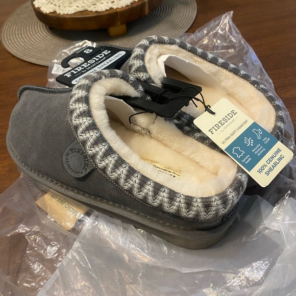 Women's Fireside by Dearfoams Greta Genuine Shearling Clog With Taping
Size-8 - Picture 4 of 7